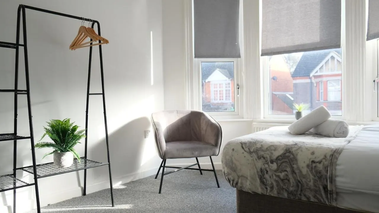 New Contractor House & M1 Access & Lla & Dunstable Apartment Luton